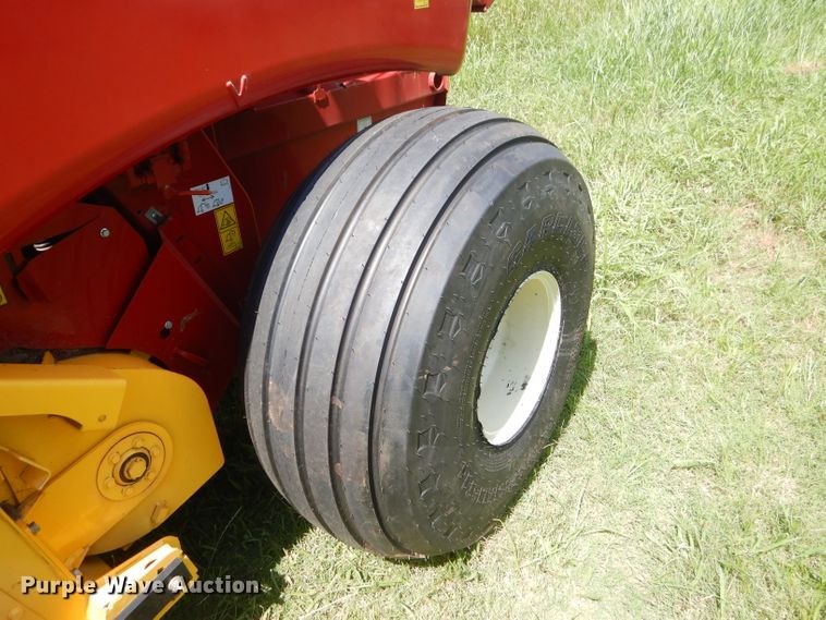 image for item ED9394 2016 New Holland Rollbelt 460 round baler