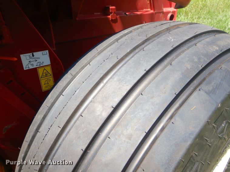 image for item ED9394 2016 New Holland Rollbelt 460 round baler