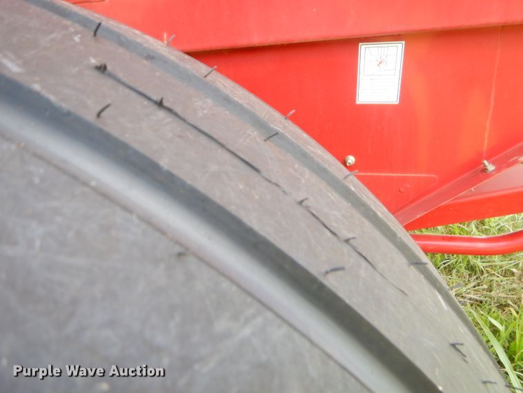 image for item ED9394 2016 New Holland Rollbelt 460 round baler