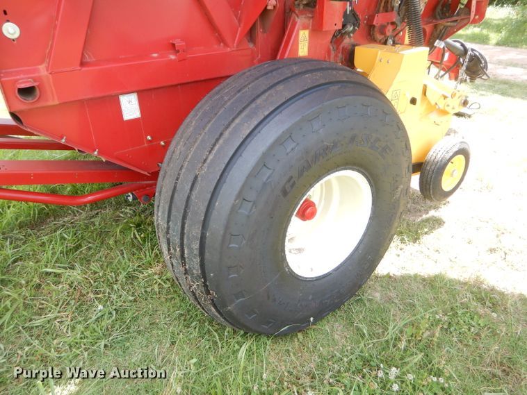 image for item ED9394 2016 New Holland Rollbelt 460 round baler