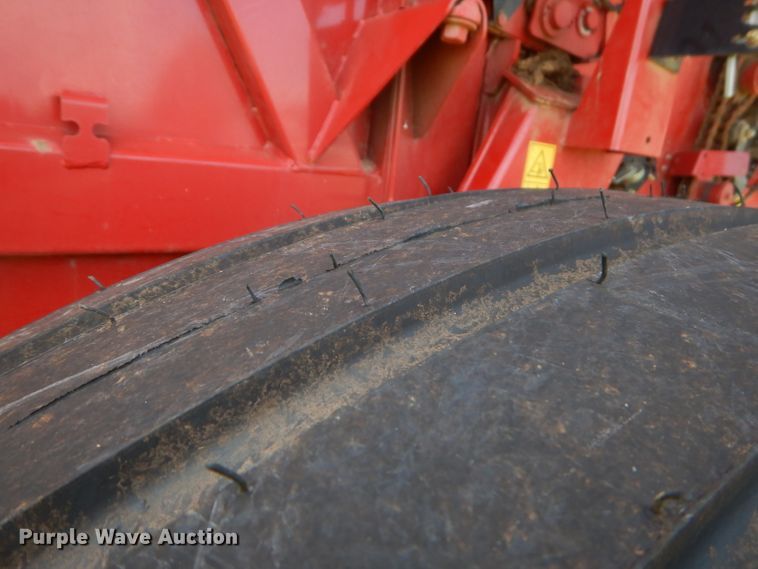 image for item ED9394 2016 New Holland Rollbelt 460 round baler