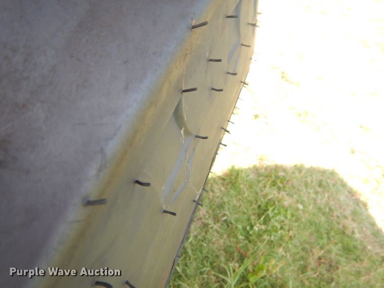 image for item ED9394 2016 New Holland Rollbelt 460 round baler