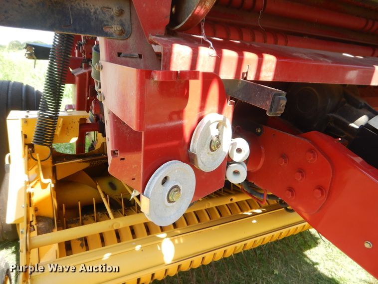 image for item ED9394 2016 New Holland Rollbelt 460 round baler