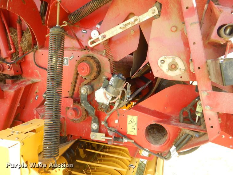 image for item ED9394 2016 New Holland Rollbelt 460 round baler