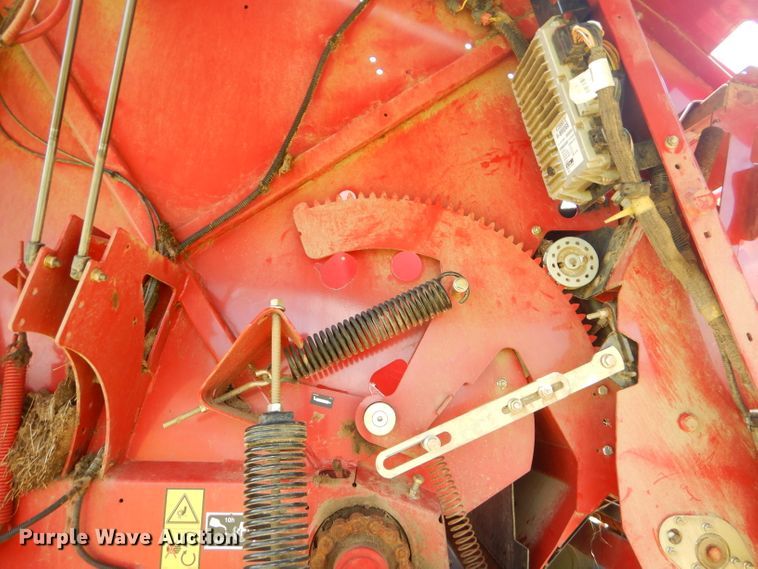 image for item ED9394 2016 New Holland Rollbelt 460 round baler