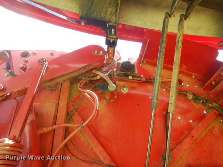 image for item ED9394 2016 New Holland Rollbelt 460 round baler