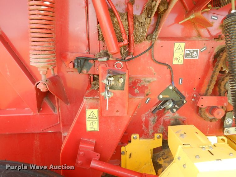 image for item ED9394 2016 New Holland Rollbelt 460 round baler