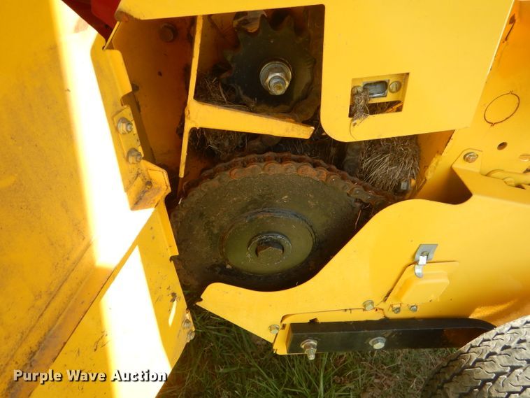 image for item ED9394 2016 New Holland Rollbelt 460 round baler