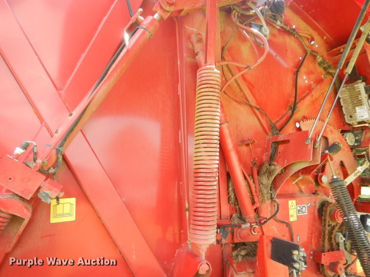 image for item ED9394 2016 New Holland Rollbelt 460 round baler