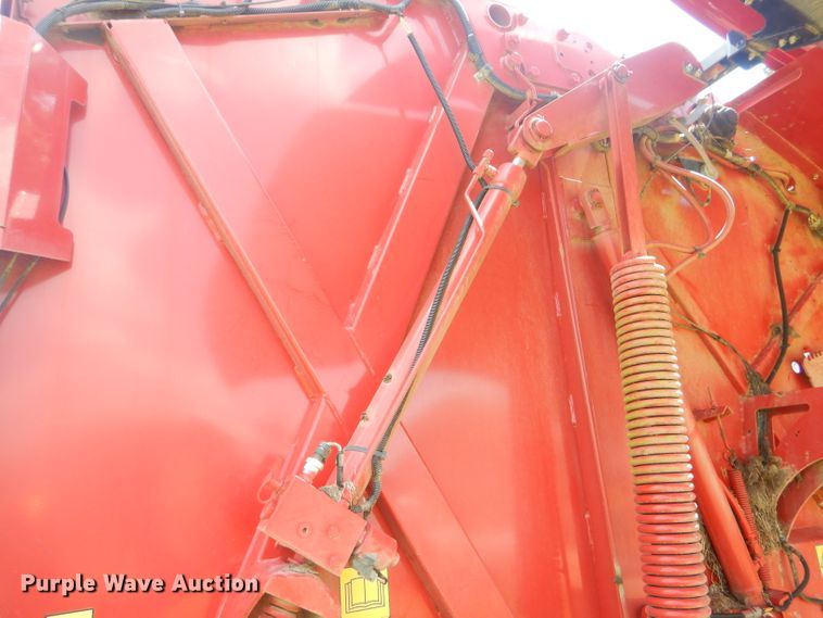 image for item ED9394 2016 New Holland Rollbelt 460 round baler