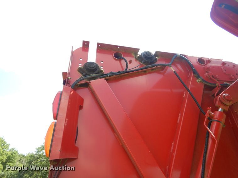 image for item ED9394 2016 New Holland Rollbelt 460 round baler