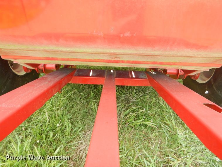 image for item ED9394 2016 New Holland Rollbelt 460 round baler