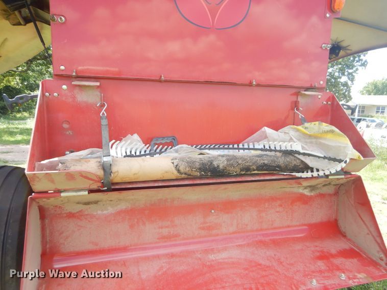 image for item ED9394 2016 New Holland Rollbelt 460 round baler