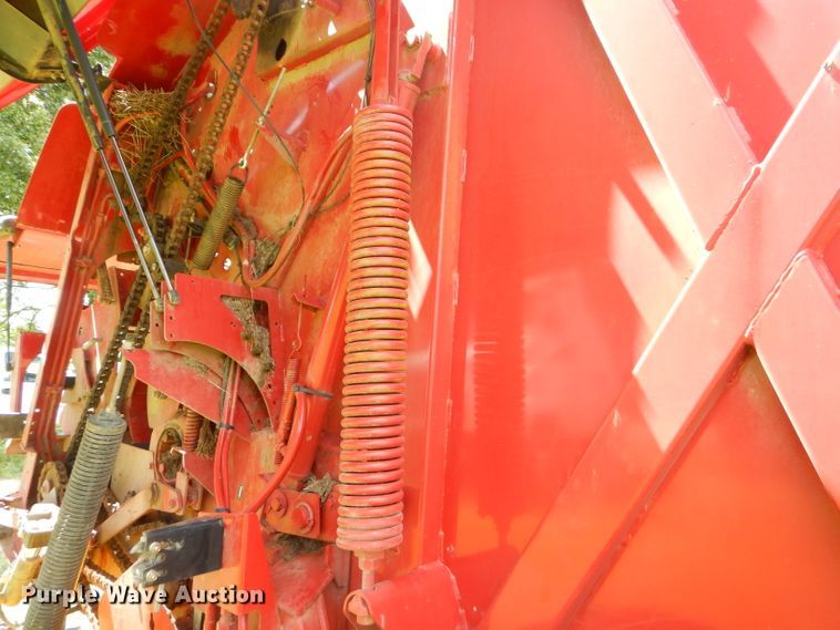 image for item ED9394 2016 New Holland Rollbelt 460 round baler