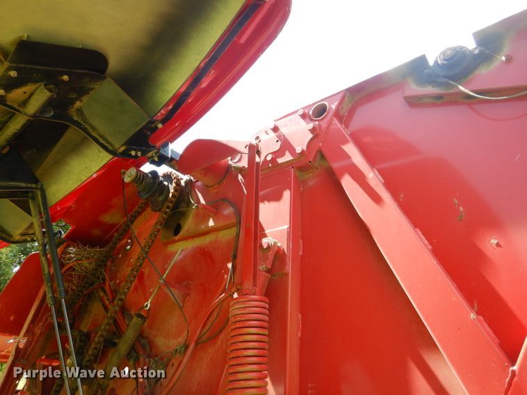 image for item ED9394 2016 New Holland Rollbelt 460 round baler