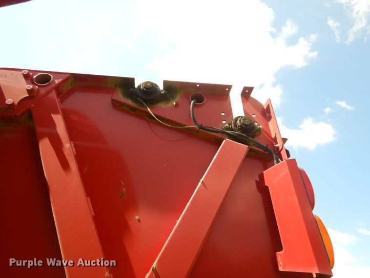 image for item ED9394 2016 New Holland Rollbelt 460 round baler