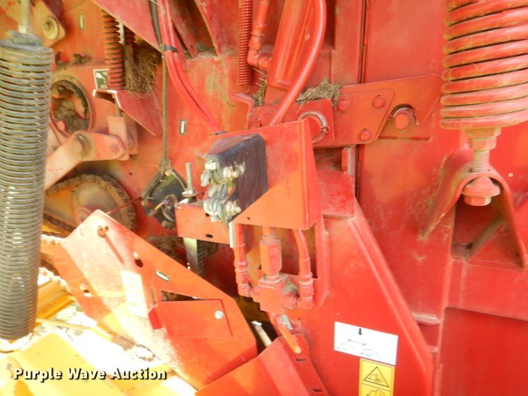 image for item ED9394 2016 New Holland Rollbelt 460 round baler