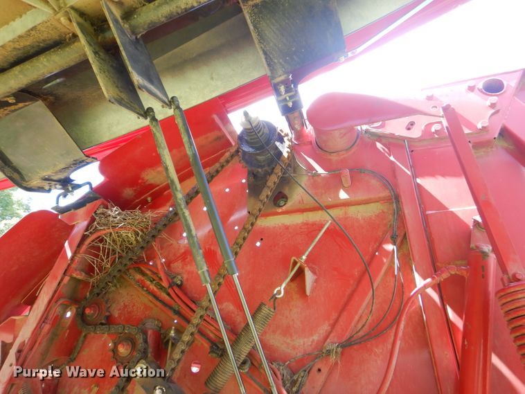 image for item ED9394 2016 New Holland Rollbelt 460 round baler