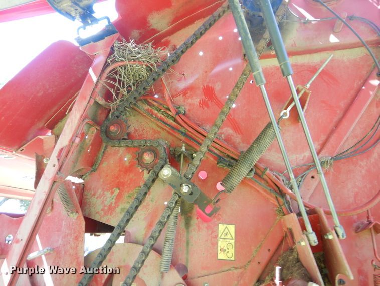 image for item ED9394 2016 New Holland Rollbelt 460 round baler