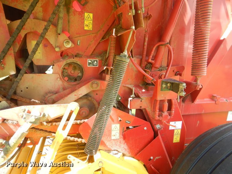 image for item ED9394 2016 New Holland Rollbelt 460 round baler