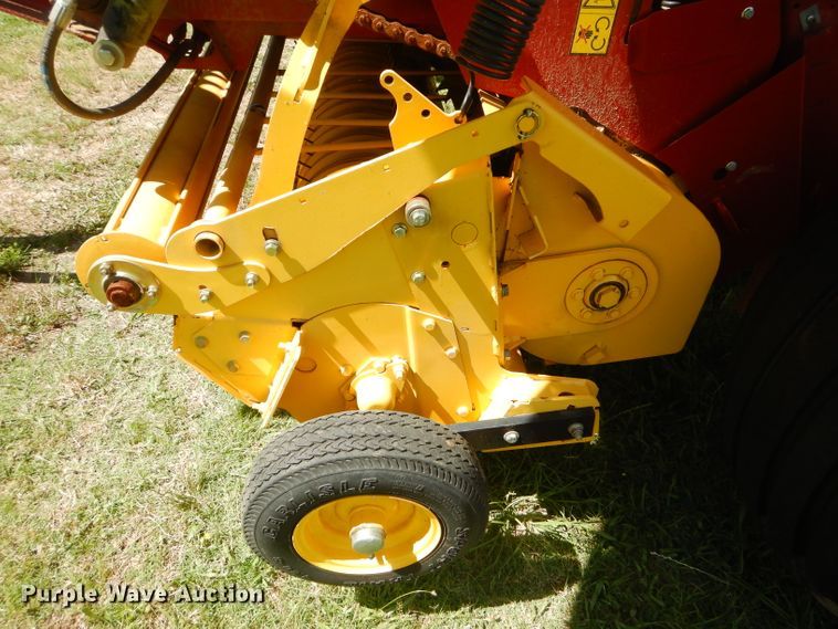 image for item ED9394 2016 New Holland Rollbelt 460 round baler