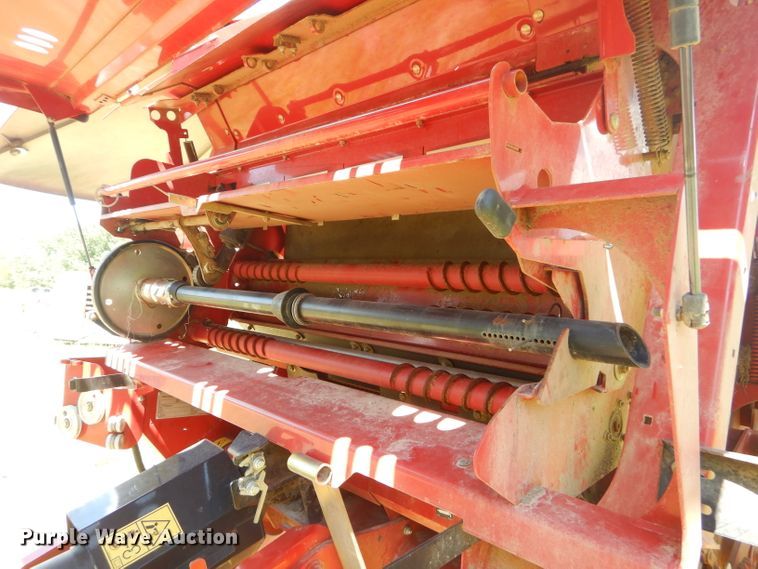 image for item ED9394 2016 New Holland Rollbelt 460 round baler