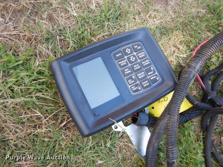 image for item ED9394 2016 New Holland Rollbelt 460 round baler