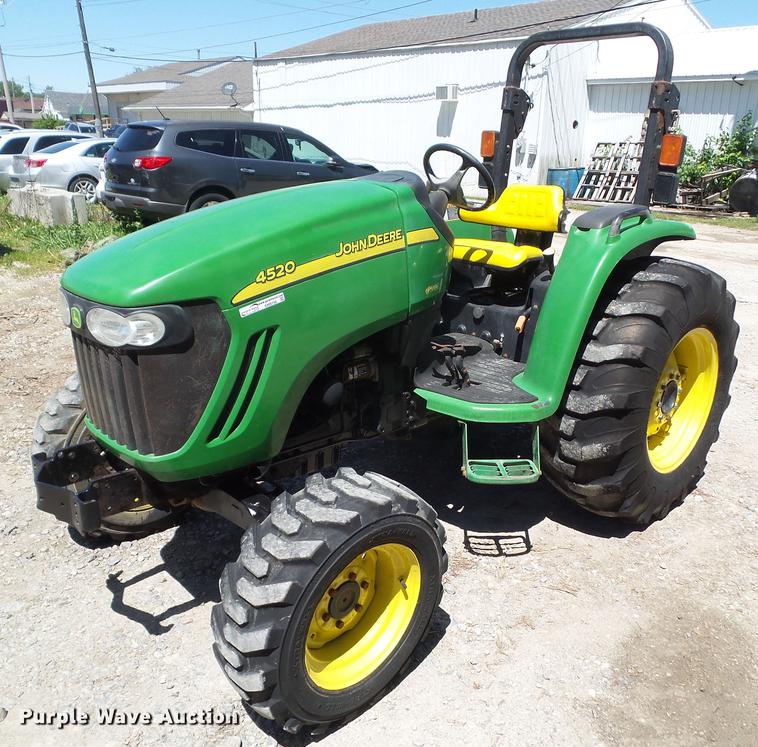 image for item EM9758 2006 John Deere 4520 MFWD tractor