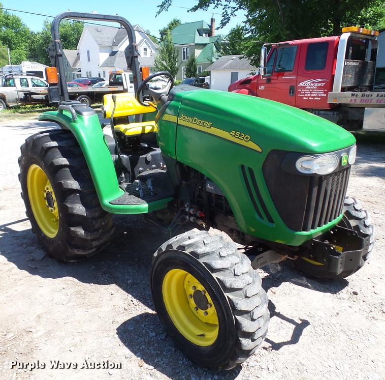image for item EM9758 2006 John Deere 4520 MFWD tractor