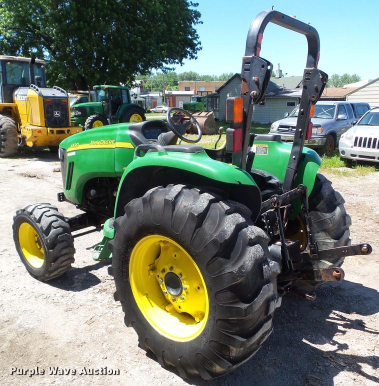image for item EM9758 2006 John Deere 4520 MFWD tractor