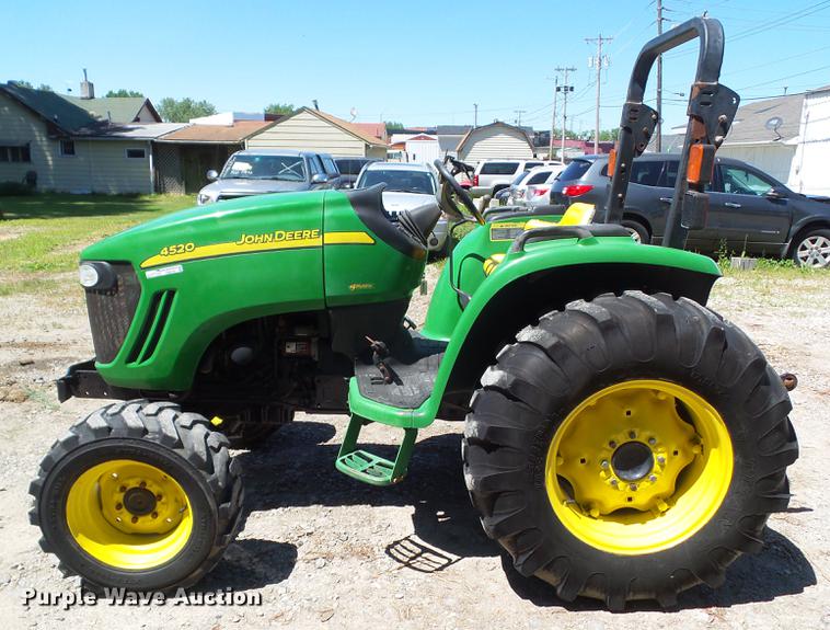 image for item EM9758 2006 John Deere 4520 MFWD tractor
