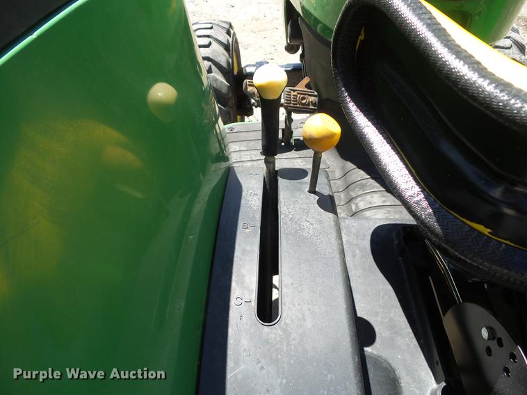 image for item EM9758 2006 John Deere 4520 MFWD tractor