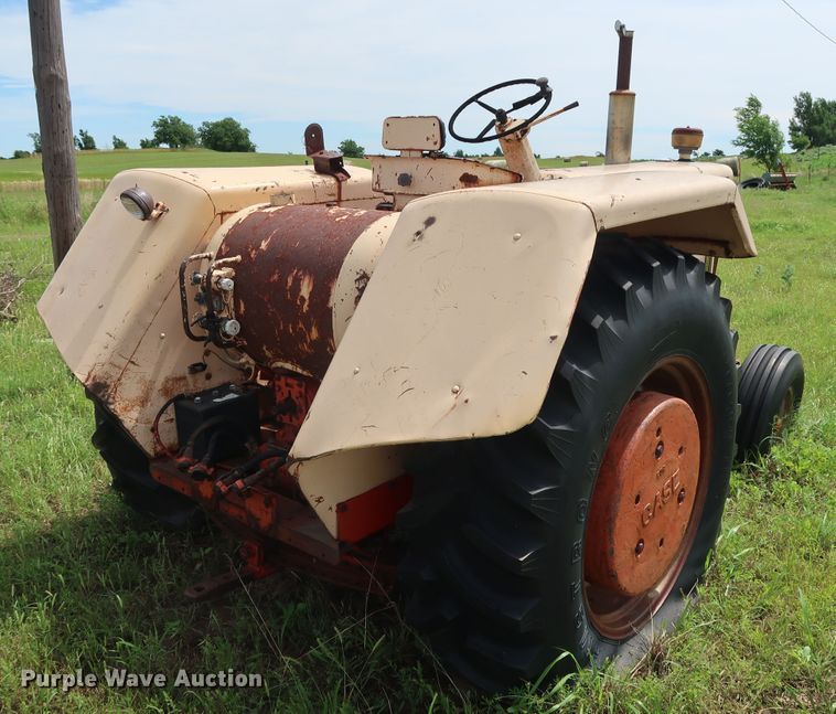 image for item FE9667 Case 930 Comfort King tractor