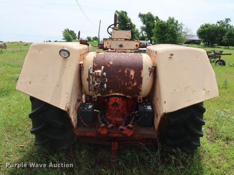 image for item FE9667 Case 930 Comfort King tractor