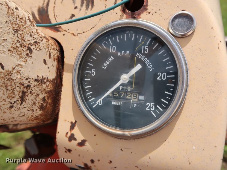 image for item FE9667 Case 930 Comfort King tractor