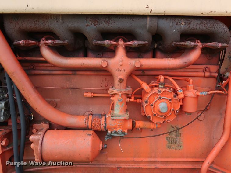 image for item FE9667 Case 930 Comfort King tractor