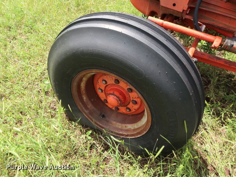 image for item FE9667 Case 930 Comfort King tractor