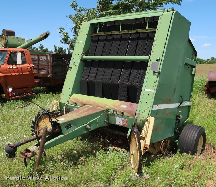 image for item FE9671 1983 John Deere 530 round baler