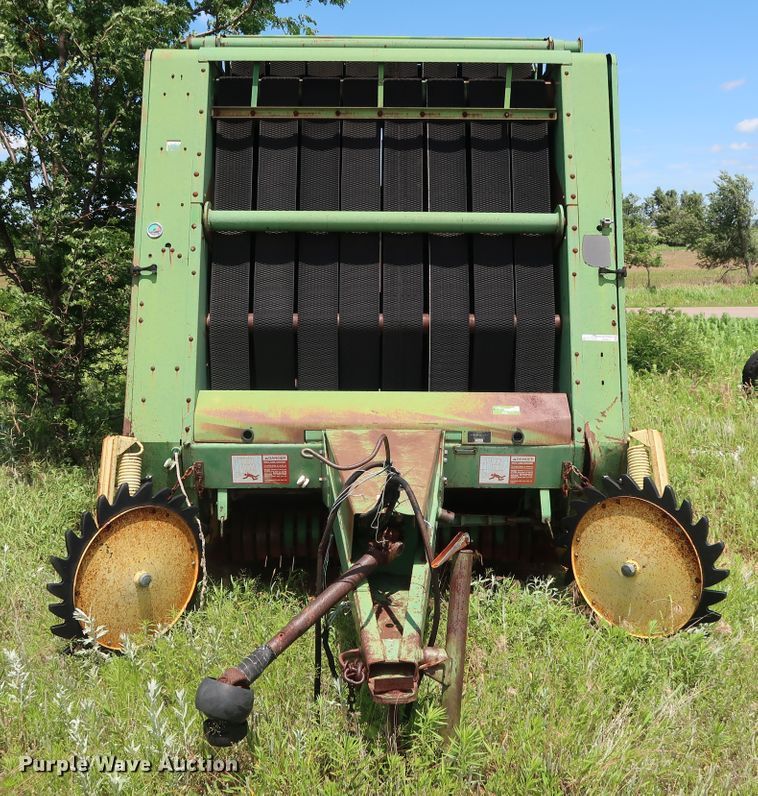 image for item FE9671 1983 John Deere 530 round baler