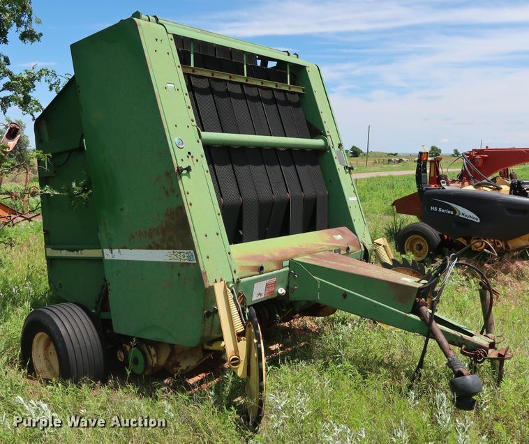 image for item FE9671 1983 John Deere 530 round baler