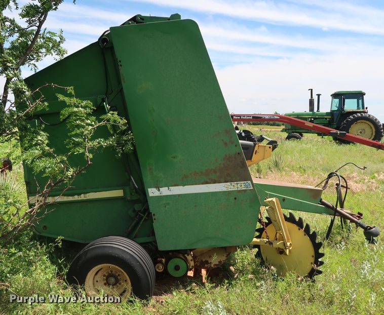 image for item FE9671 1983 John Deere 530 round baler