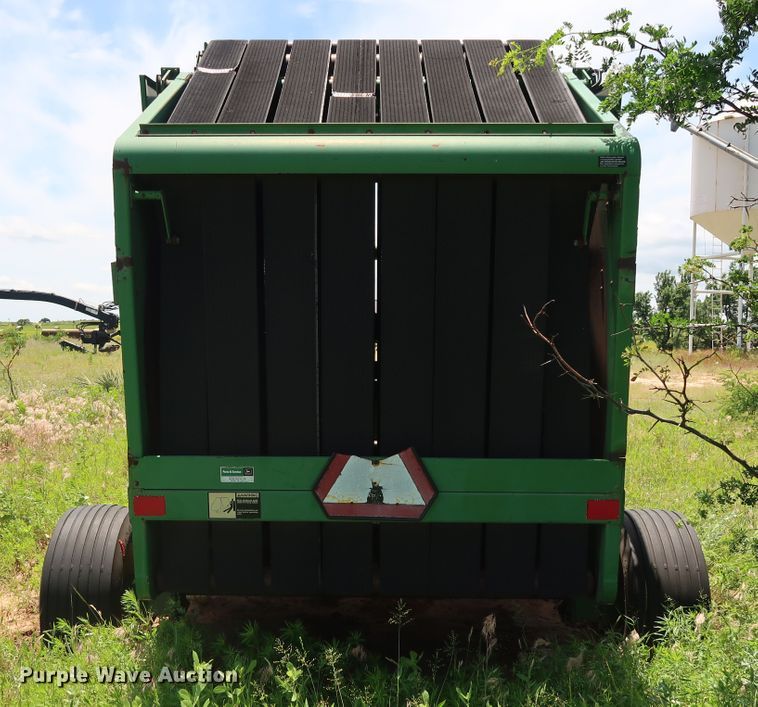 image for item FE9671 1983 John Deere 530 round baler