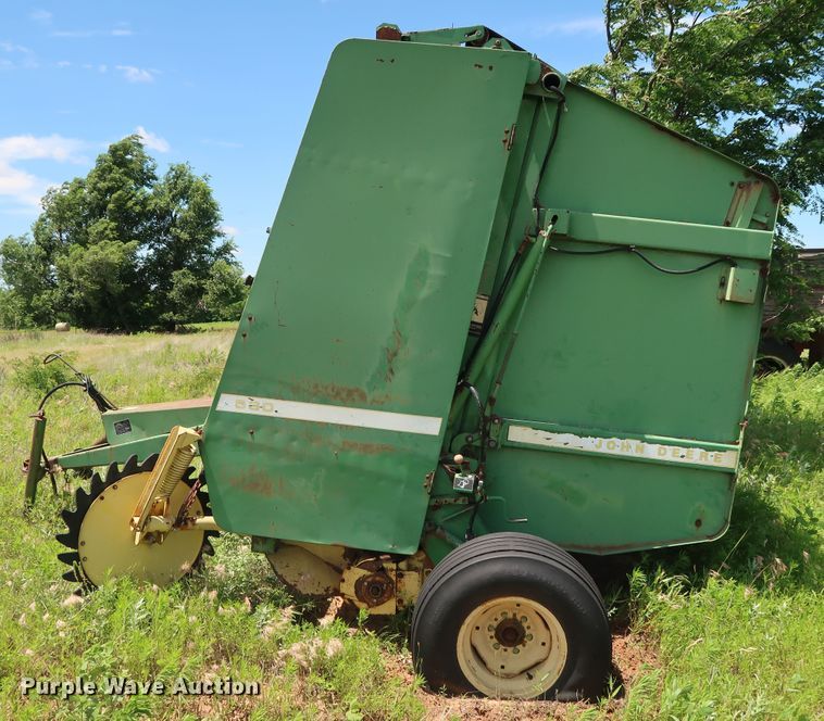 image for item FE9671 1983 John Deere 530 round baler
