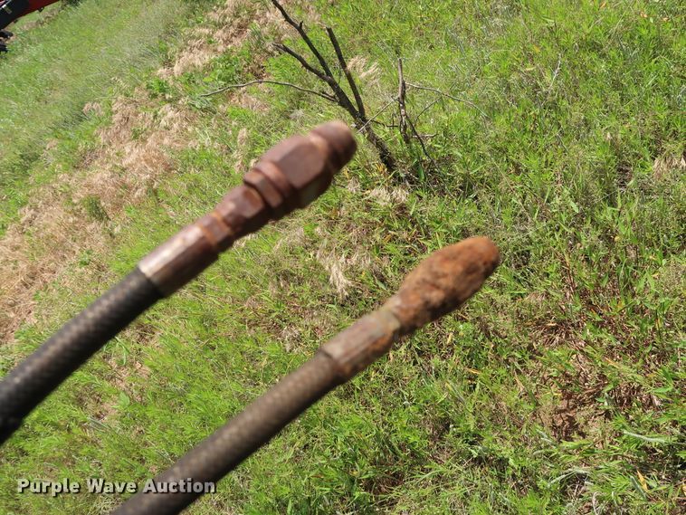 image for item FE9671 1983 John Deere 530 round baler