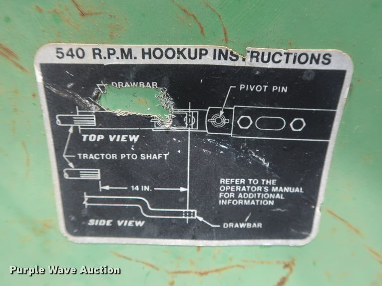 image for item FE9671 1983 John Deere 530 round baler