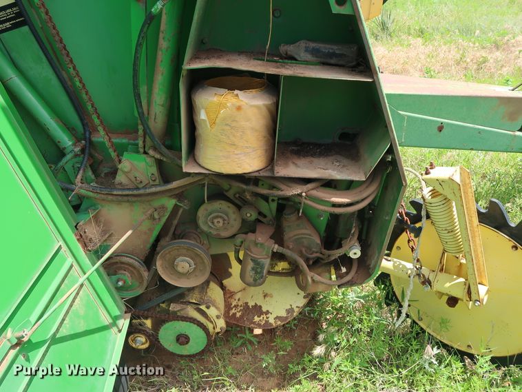 image for item FE9671 1983 John Deere 530 round baler