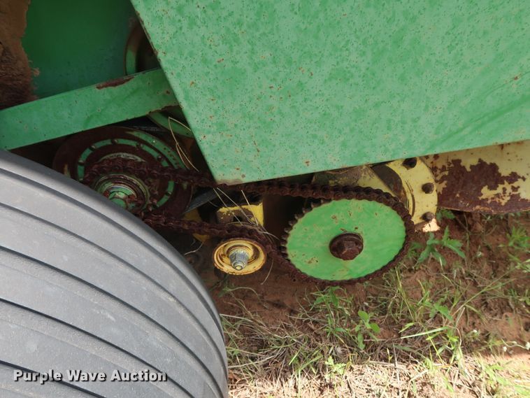 image for item FE9671 1983 John Deere 530 round baler