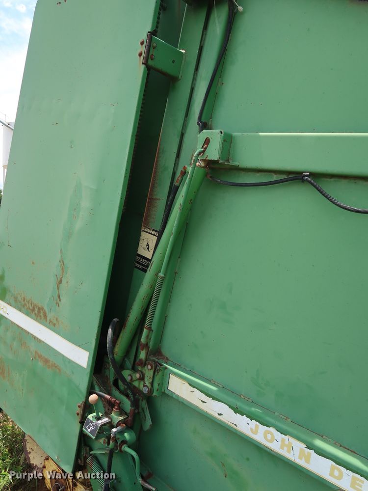 image for item FE9671 1983 John Deere 530 round baler