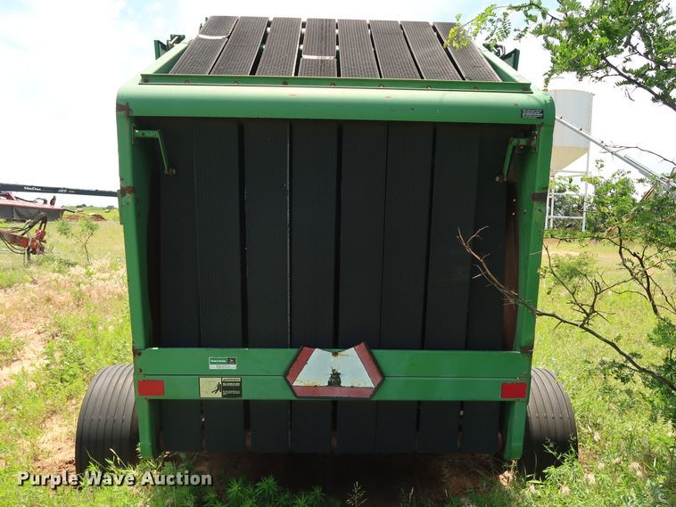 image for item FE9671 1983 John Deere 530 round baler