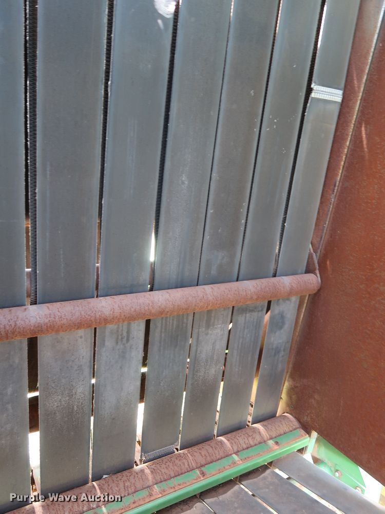 image for item FE9671 1983 John Deere 530 round baler